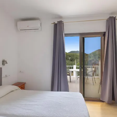 3 Golondrinas Santa Eulária des Riu